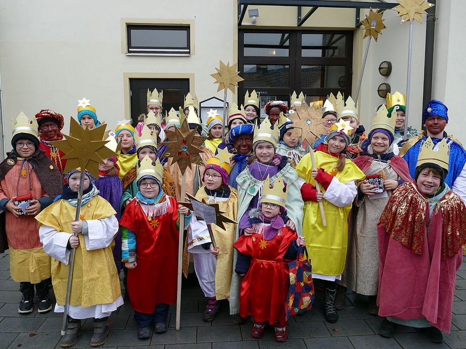 Dreikönigssingen der Sternsinger in Naumburg (Foto: Karl-Franz Thiede)